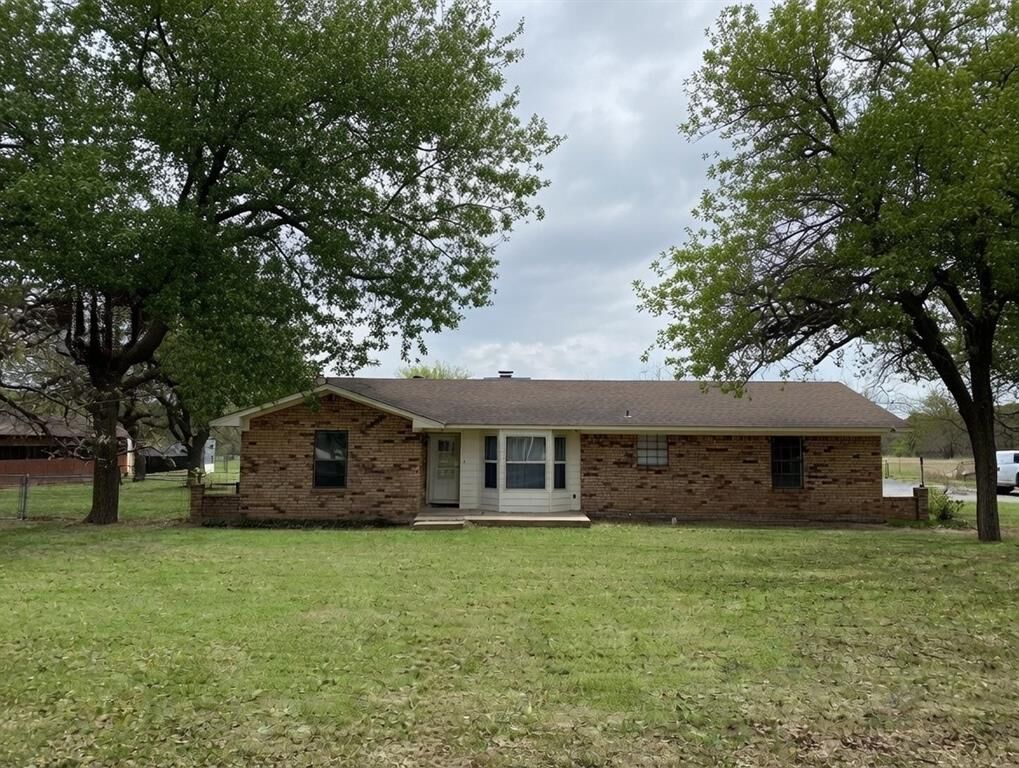 Property Photo: 310 Centeridge Lane TX 76450