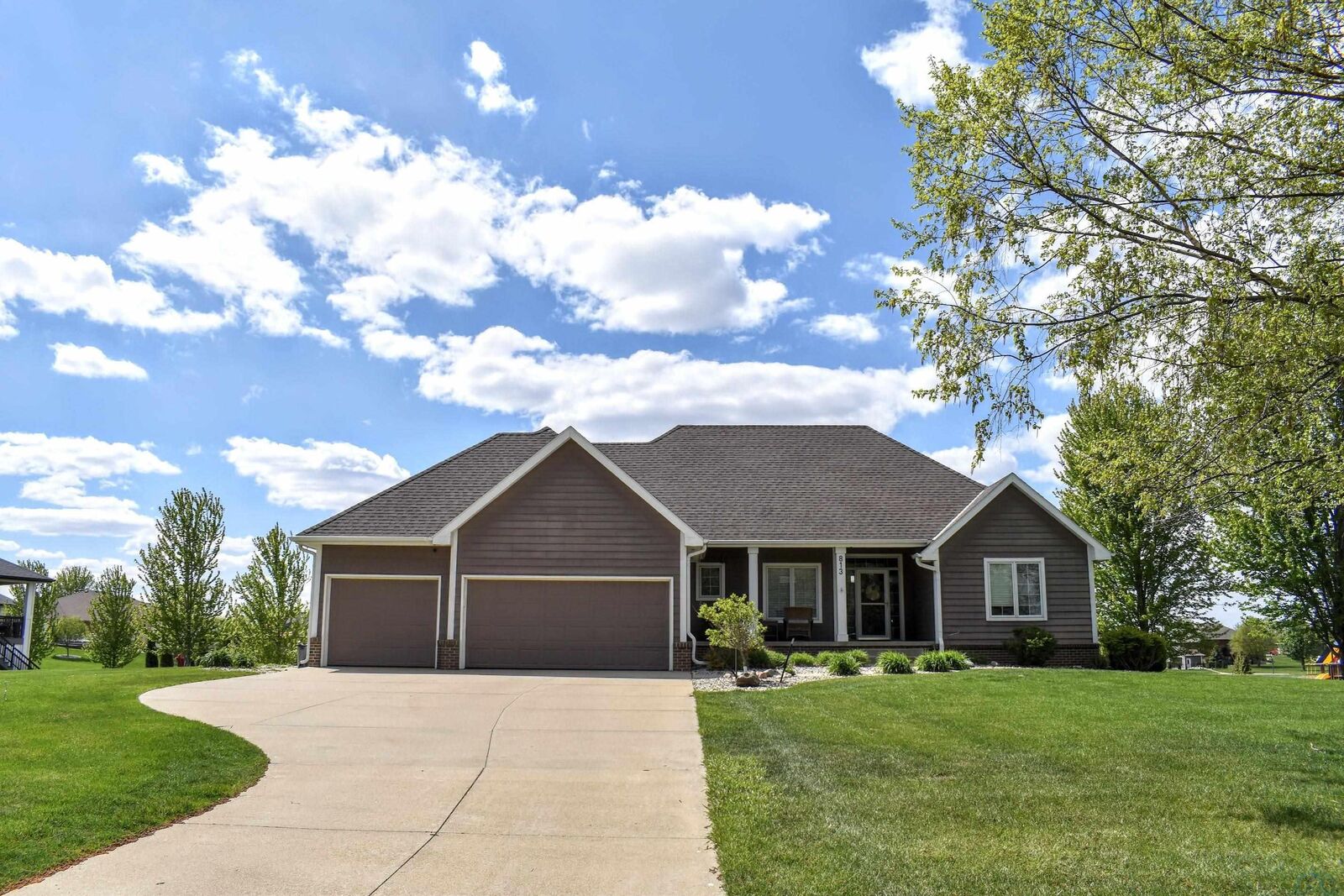 Property Photo:  813 Brookside Drive  SD 57038 
