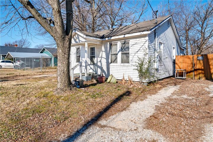 Property Photo:  414 Ewalt Avenue  AR 72764 