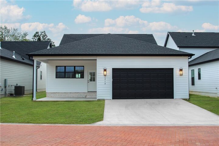 Property Photo:  2313 S 31st Street  AR 72758 