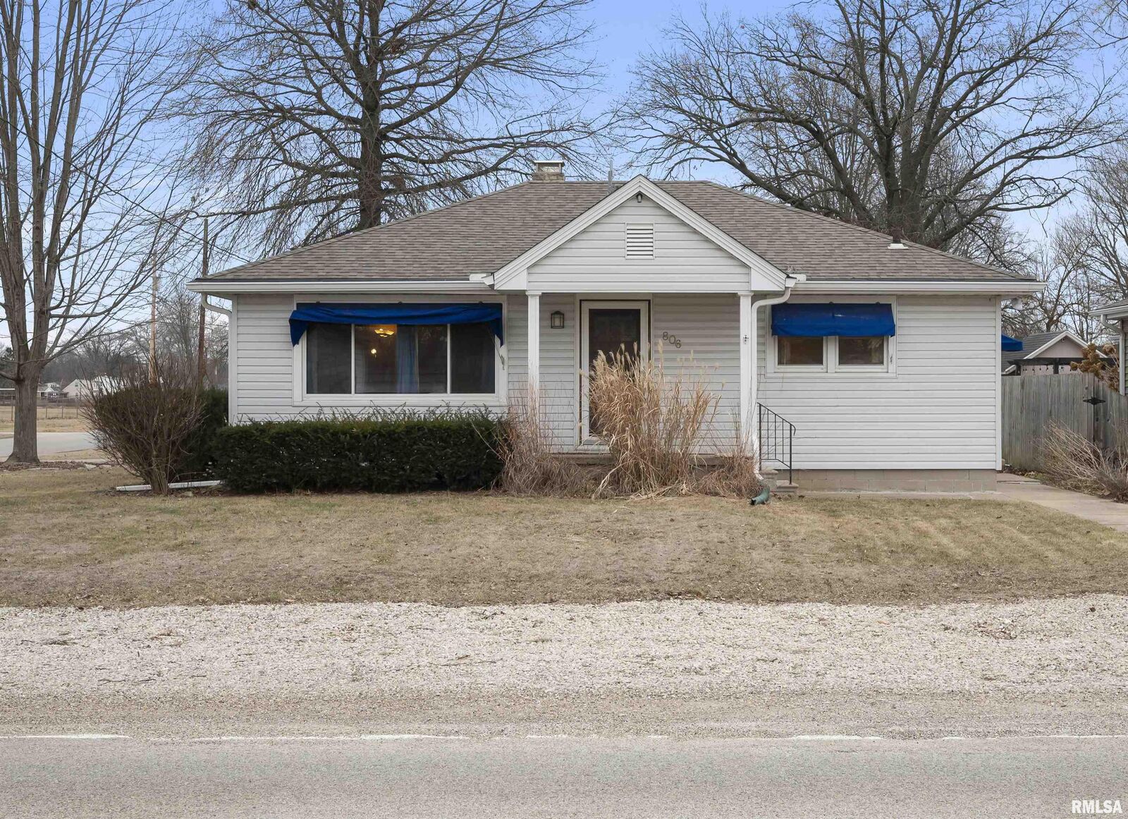 Property Photo:  806 N Swords Avenue  IL 61604 