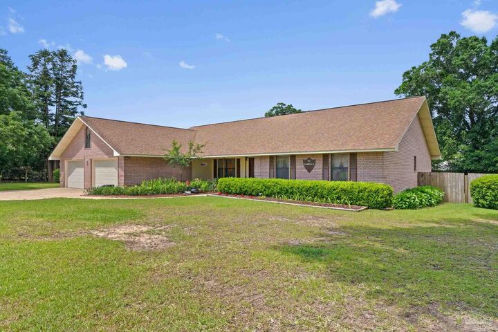 Property Photo:  5816 Forest Ridge Dr  FL 32526 