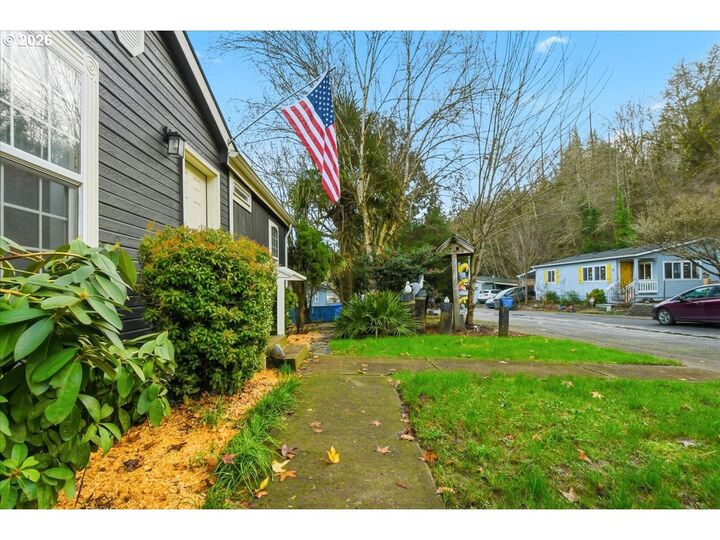 Property Photo: 28 S Gee Creek Loop WA 98642