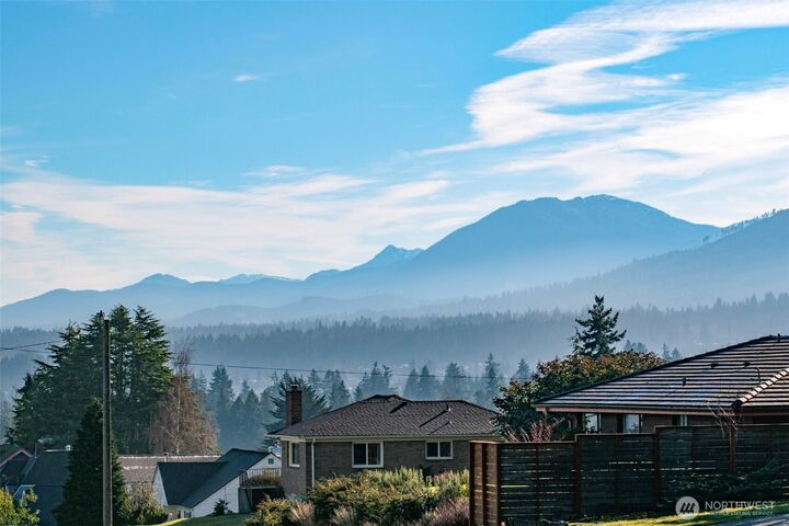 Property Photo:  1123 W 9th Street  WA 98363 