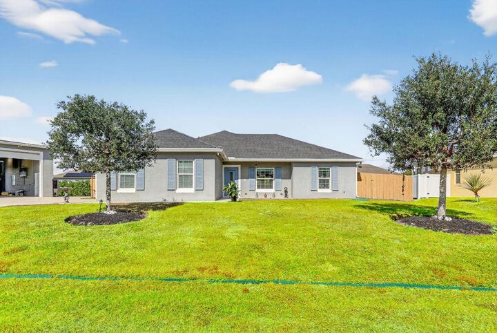 Property Photo: 375 SW Alcan Drive FL 34953