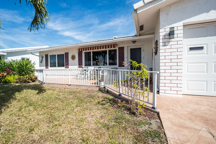 Property Photo:  1507 Alfred Drive  FL 33426 