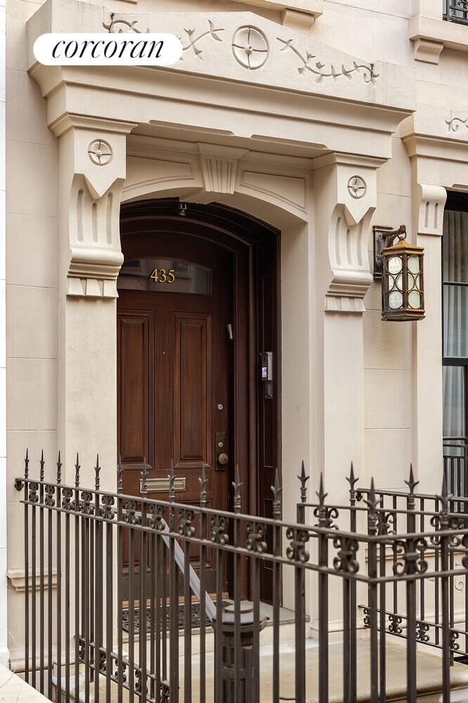 Property Photo:  435 E 87th Street  NY 10128 