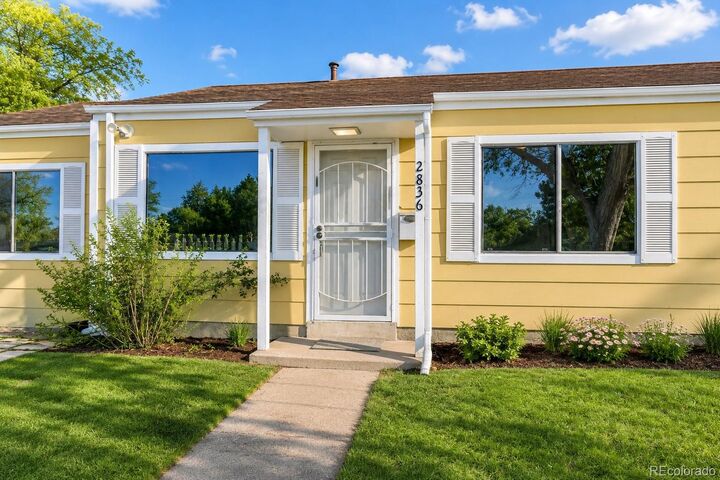 Property Photo:  2836 S Grape Way  CO 80222 