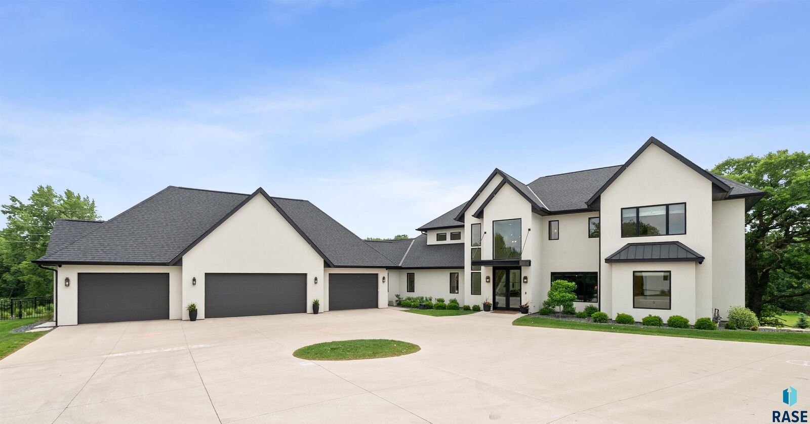 Property Photo:  1617 S Scarlet Oak Pl  SD 57110 