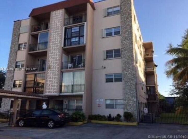 Property Photo:  3640 NW 9th St 509  FL 33125 