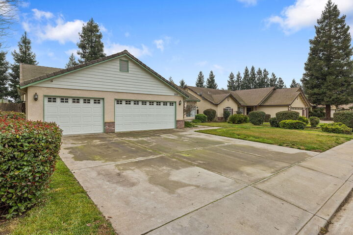 Property Photo:  3027 W Rialto Avenue  CA 93277 