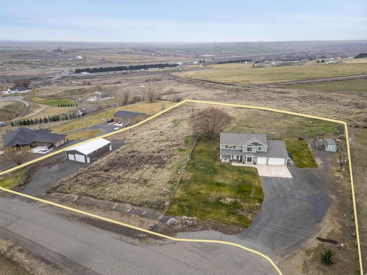 Property Photo: 301 Summit Loop WA 99330