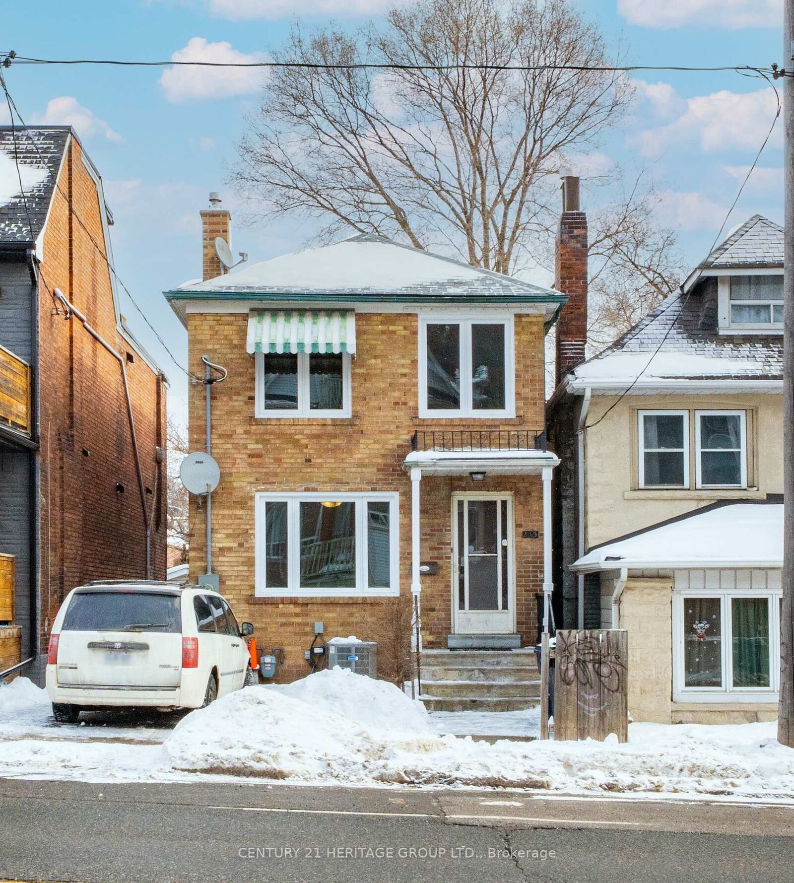 Photo de la propriété: 215 Keele Street ON M6P 2K1