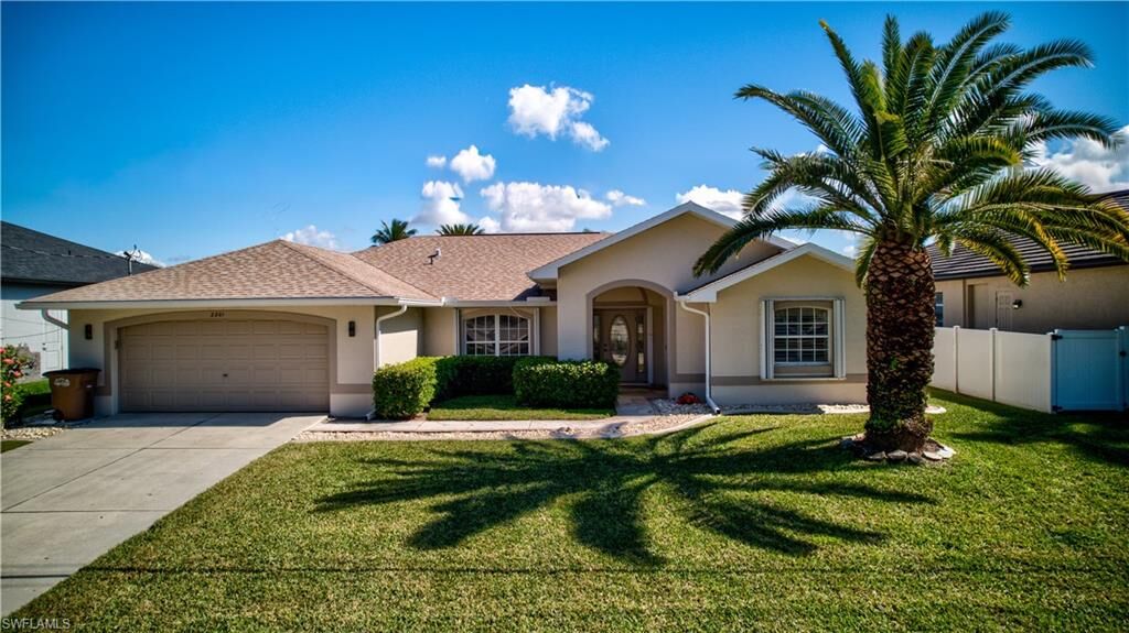 Property Photo:  2201 SE 17th Pl  FL 33990 