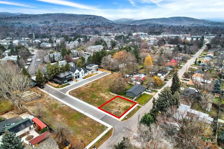 Property Photo: 3002 N Water Run Ln ID 83703