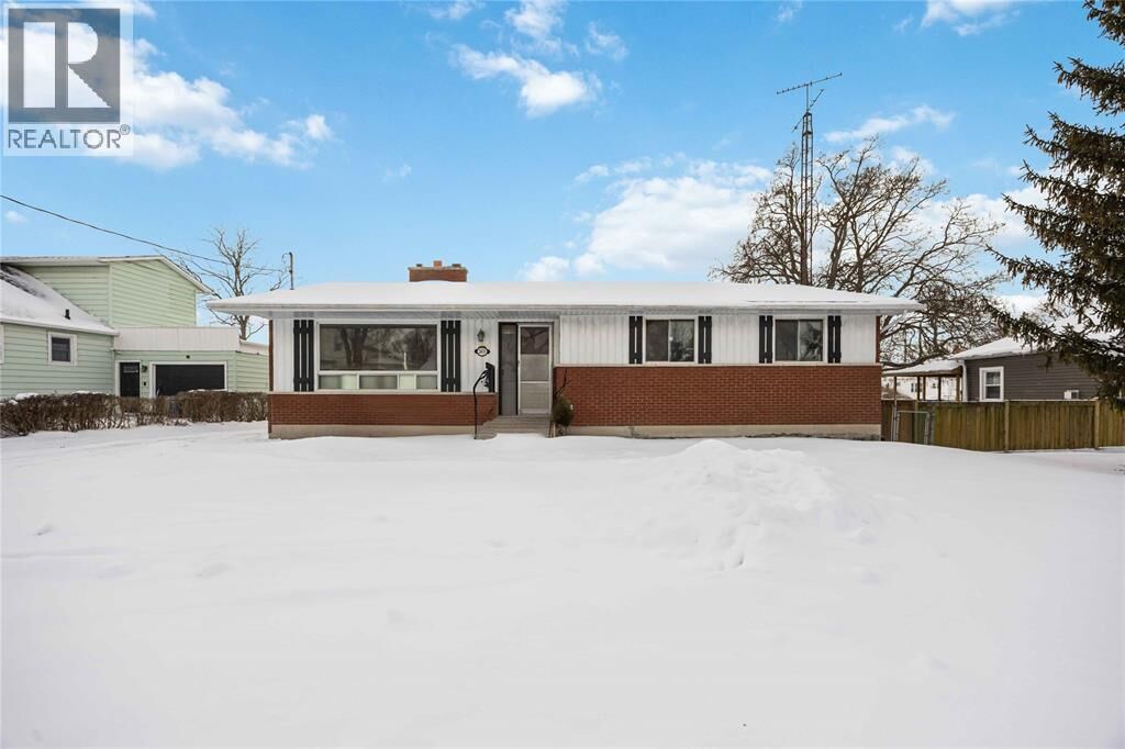 Photo de la propriété:  2433 Boswell Street  ON N0N 1B0 