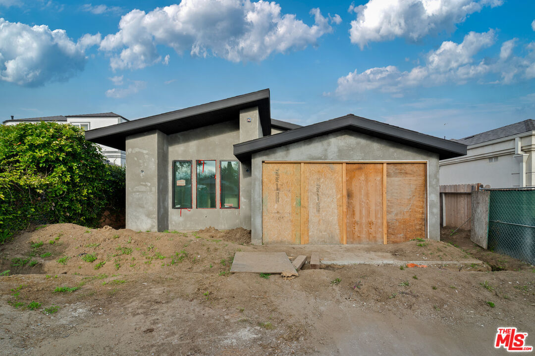 Property Photo: 1628 Wellesley Ave CA 90025