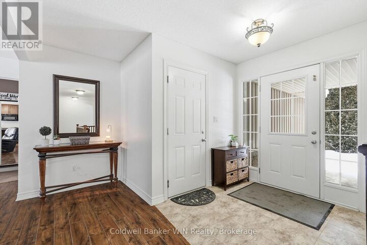 Photo de la propriété:  113 Scotts Hill Road  ON N4N 3B8 