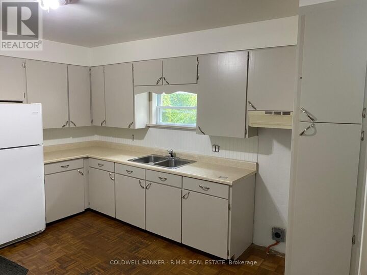 Photo de la propriété:  348 University Avenue West A  ON K9A 2J1 