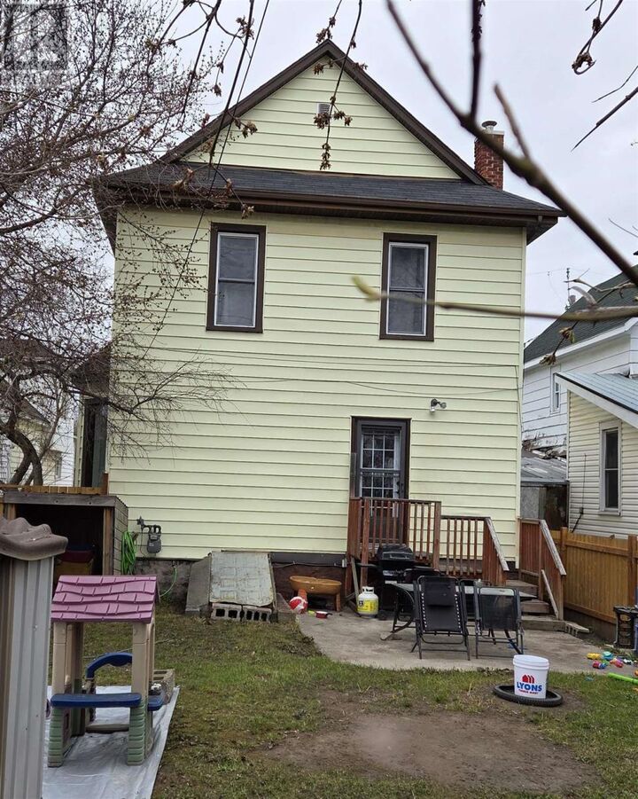 Photo de la propriété:  8 Dufferin St  ON P6B 2N4 