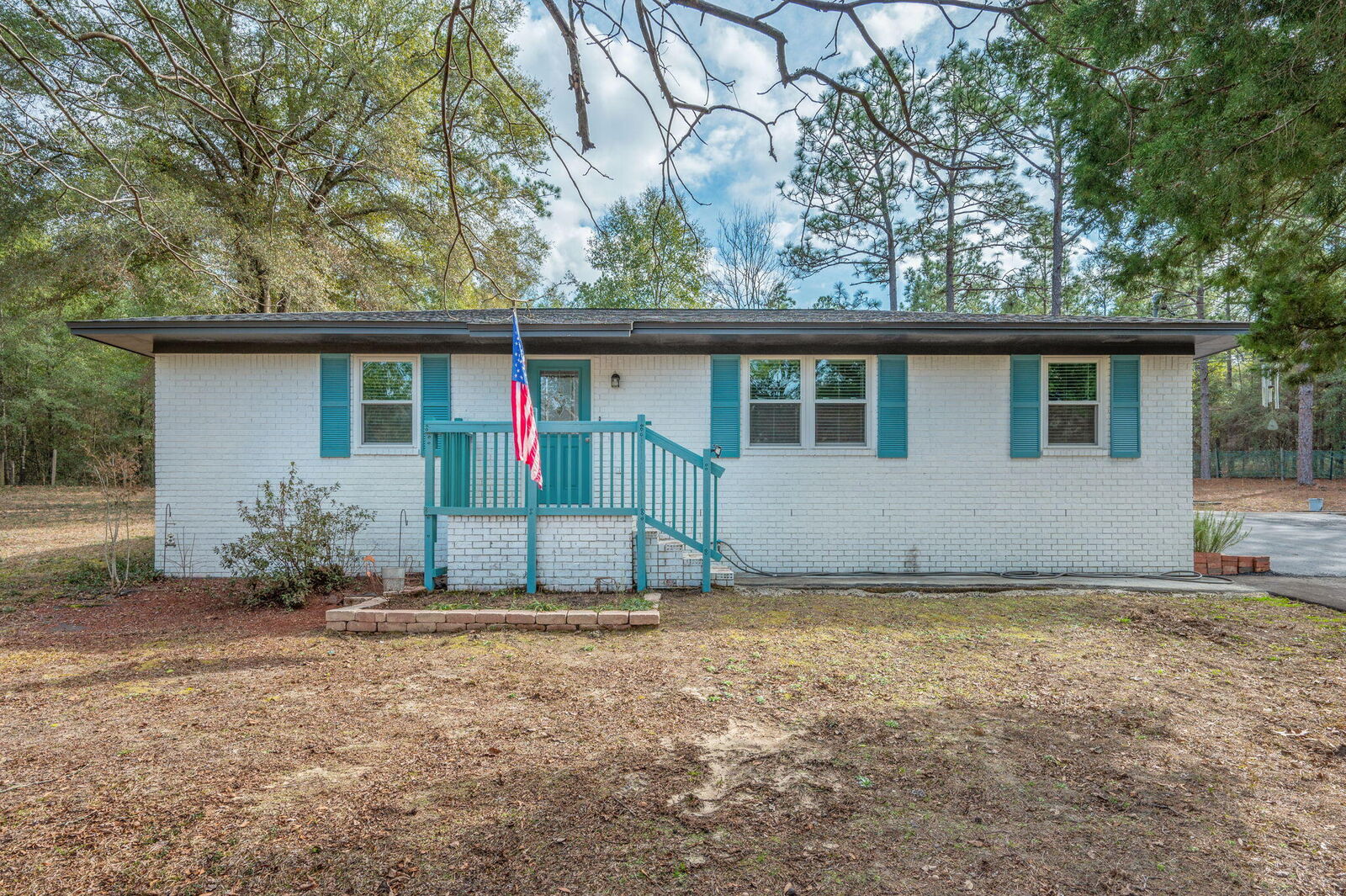 Property Photo: 3992 Indian Mound Road FL 32539