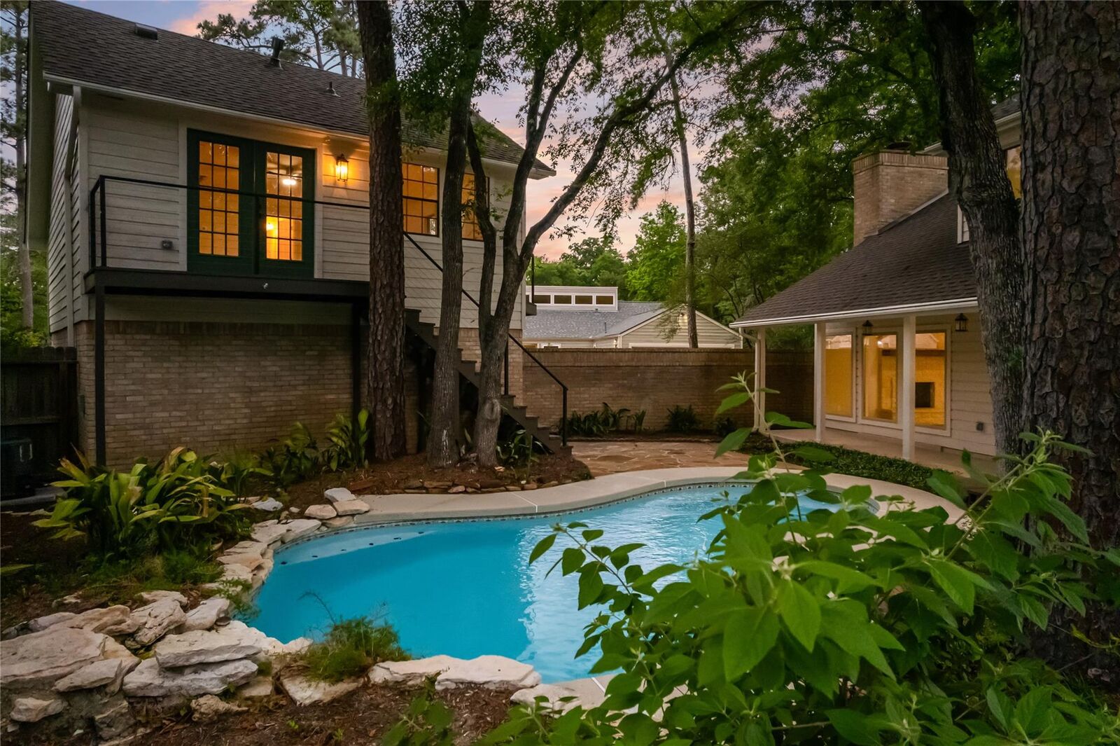 Property Photo: 4 N Autumnwood Way TX 77380
