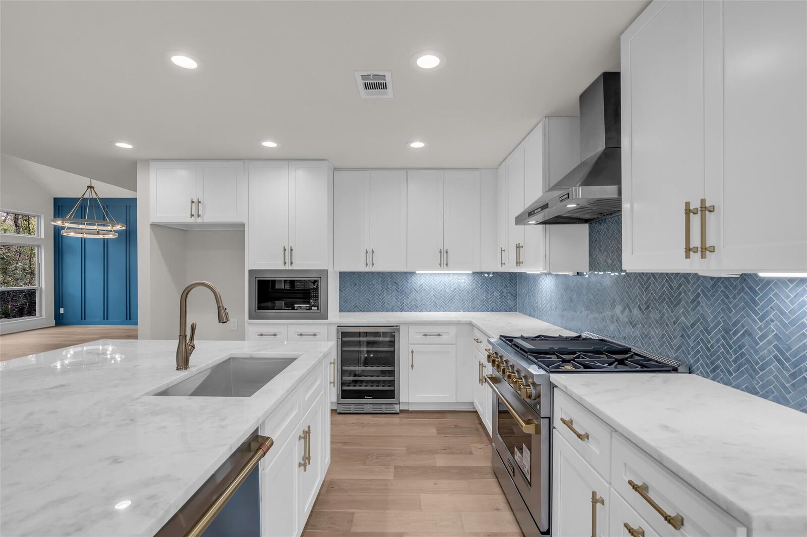 Property Photo:  4 N Autumnwood Way  TX 77380 