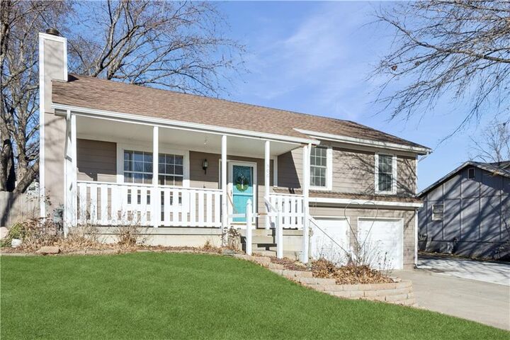 Property Photo:  506 Mill Court  MO 64012 