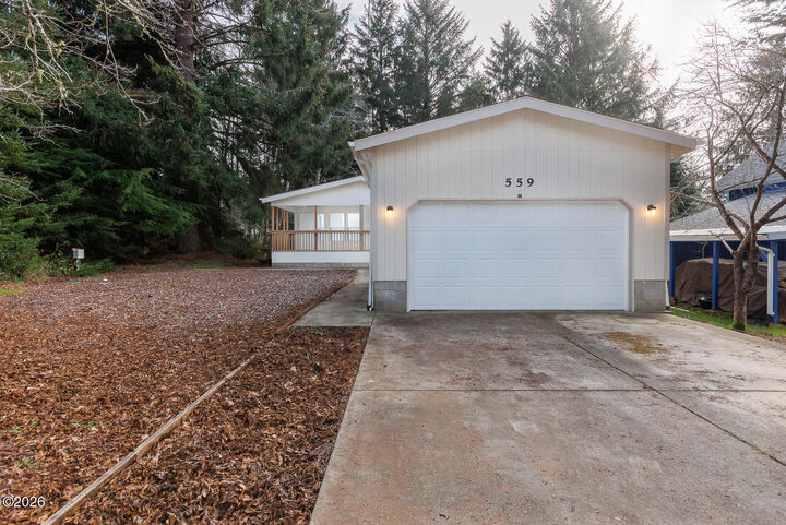 Property Photo:  559 NW Estate Drive  OR 97376 