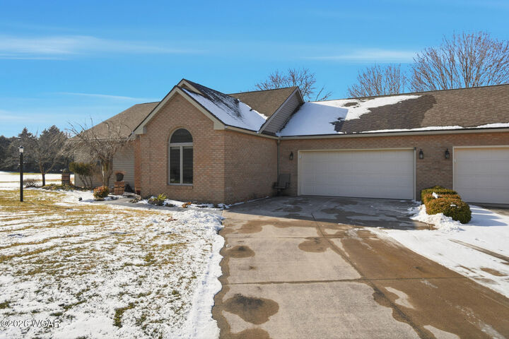 Property Photo:  120 Oak Lane  OH 43326 