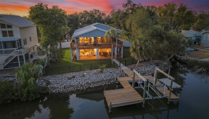 Property Photo:  9402 Oak Street  FL 33578 