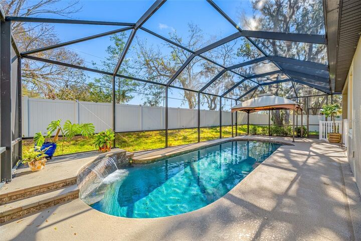 Property Photo:  11652 Palmetto Pine Street  FL 33569 