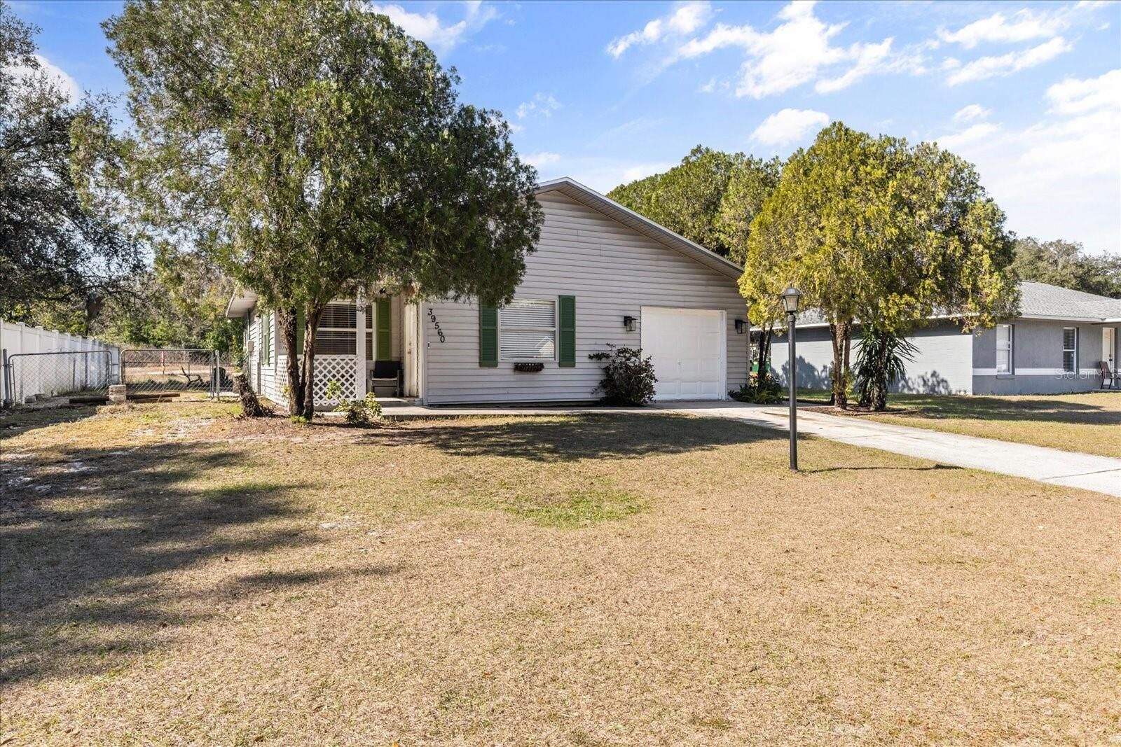 Property Photo:  39560 Meadowood Loop  FL 33542 
