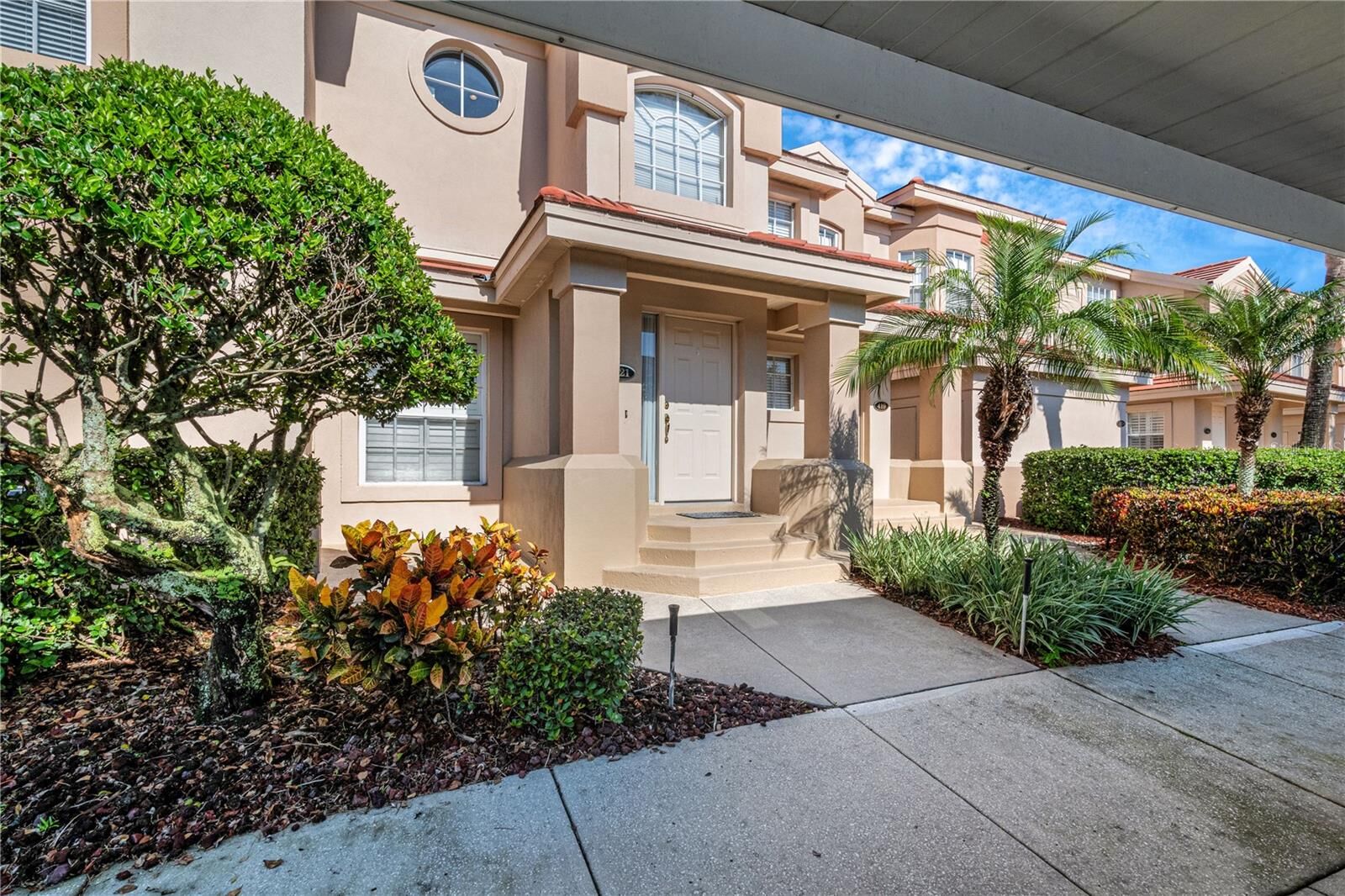 Property Photo:  421 Enclave Place  FL 33803 