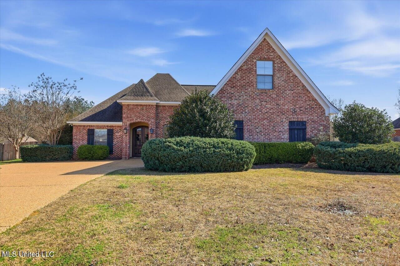 Property Photo:  215 Tucker Drive  MS 39042 