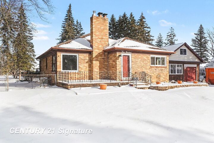 Property Photo:  400 W Lynn Street  MI 48604 