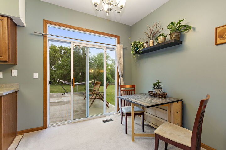 Property Photo:  1661 Cameron Drive 1661  IL 60140 