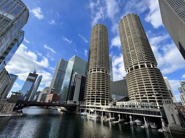 Property Photo:  300 N State Street 2512  IL 60654 