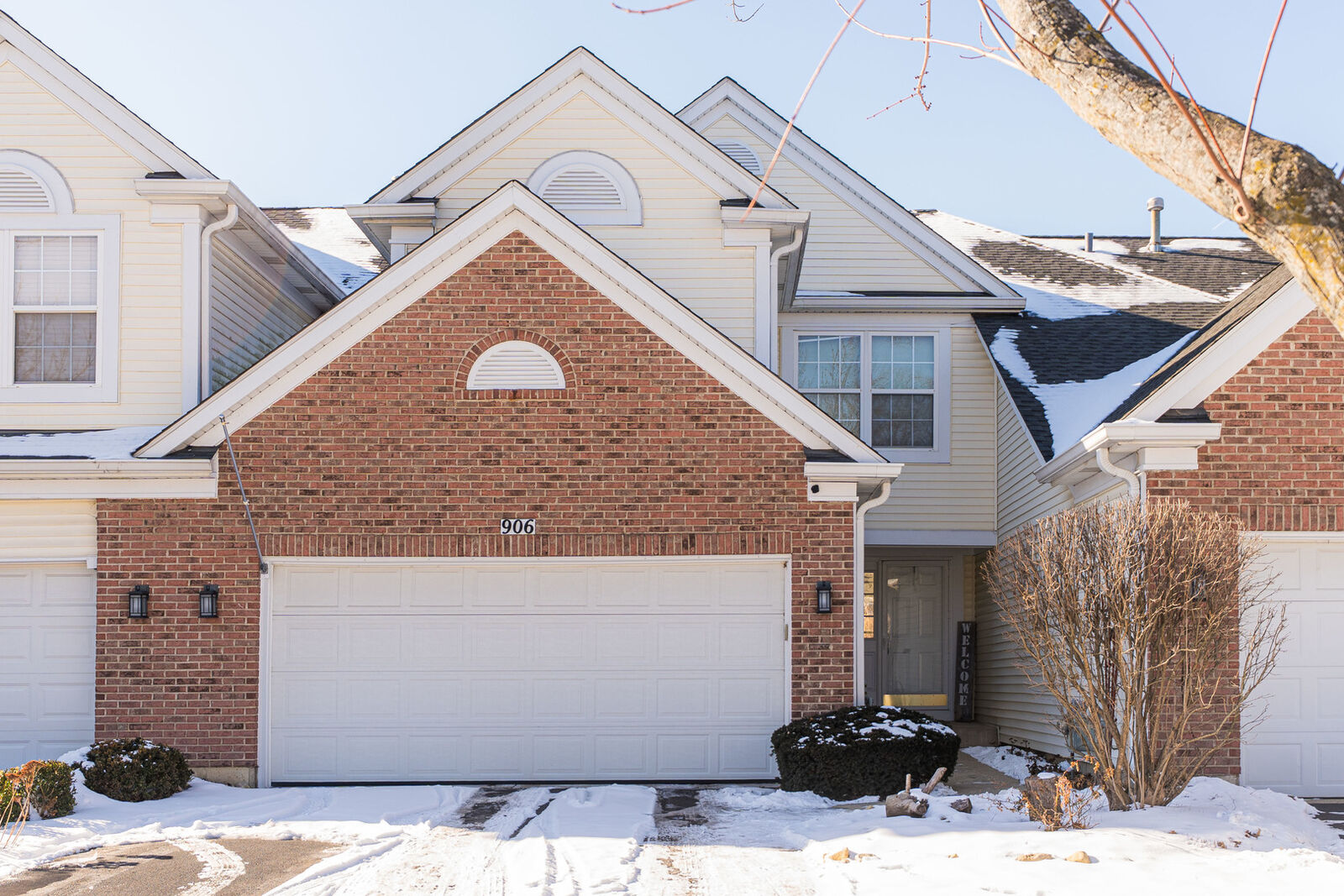 Property Photo: 906 Ainsley Drive 4 IL 60185