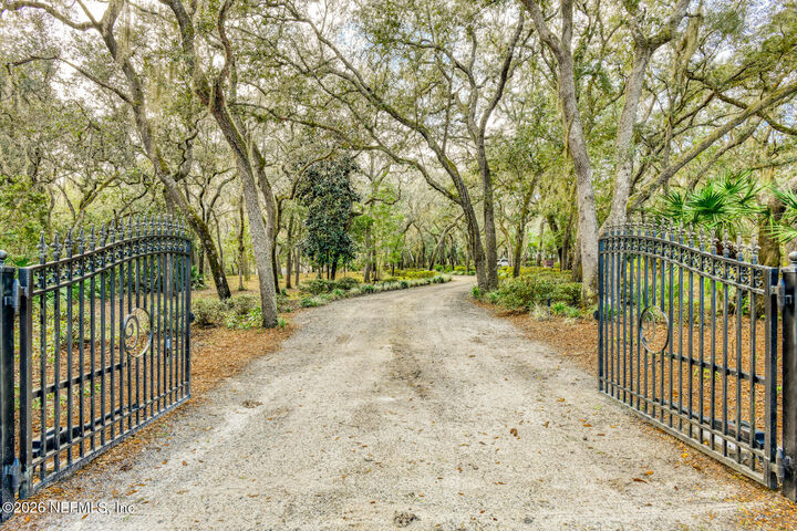 Property Photo: 131 Whitney Street FL 32189