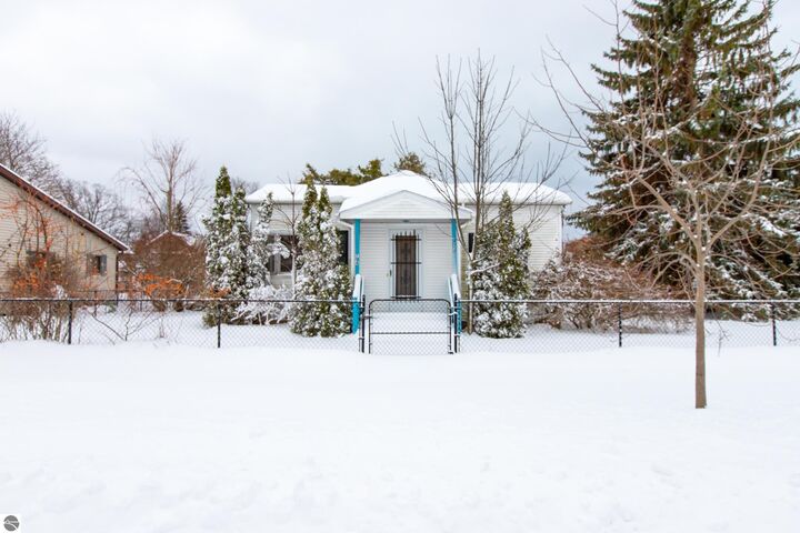 Property Photo:  714 Leelanau Avenue  MI 49635 