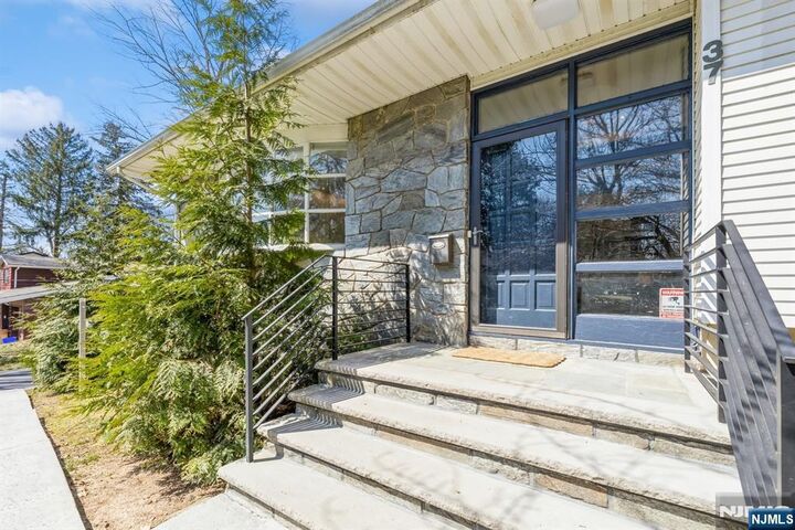 Property Photo:  37 New Street  NJ 07626 