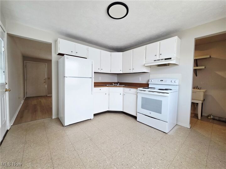 Property Photo: 1404 Massachusetts Avenue OH 44052