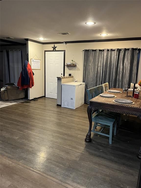 Property Photo:  218 Bettinger Way  TX 76705 