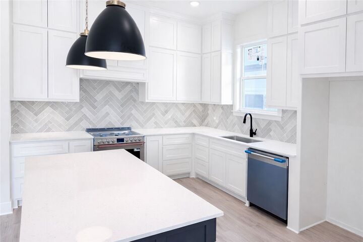 Property Photo:  2310 S 31st Place  AR 72758 