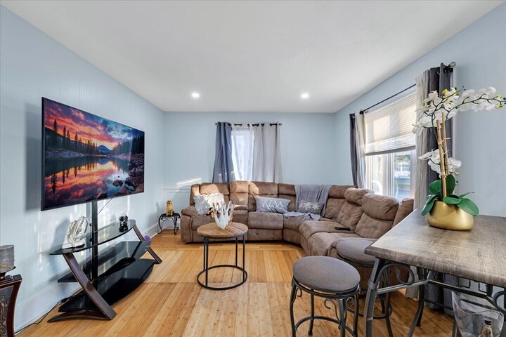 Property Photo:  423 Lincoln Rd Ext  MA 02601 