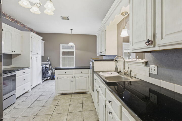 Property Photo:  2506 King Rd  LA 70663 