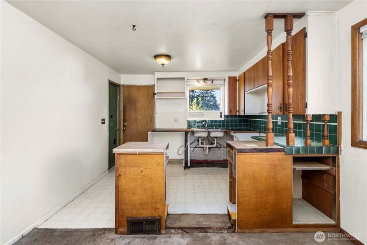 Property Photo: 1621 N 103rd Street WA 98133