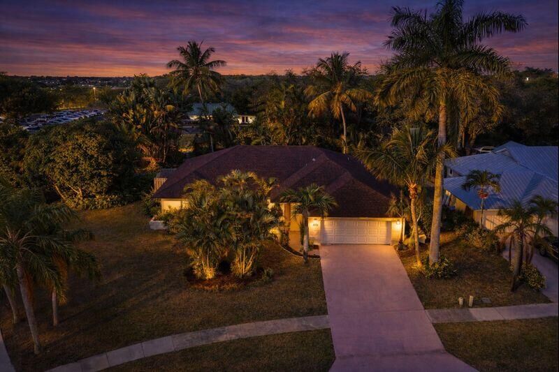 Property Photo:  2700 Yarmouth Drive  FL 33414 