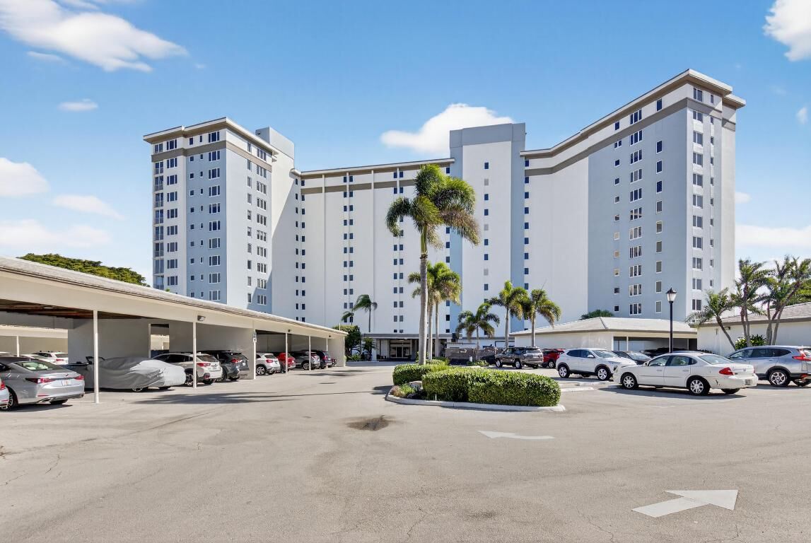 Property Photo:  555 SE 6th Avenue 9G  FL 33483 